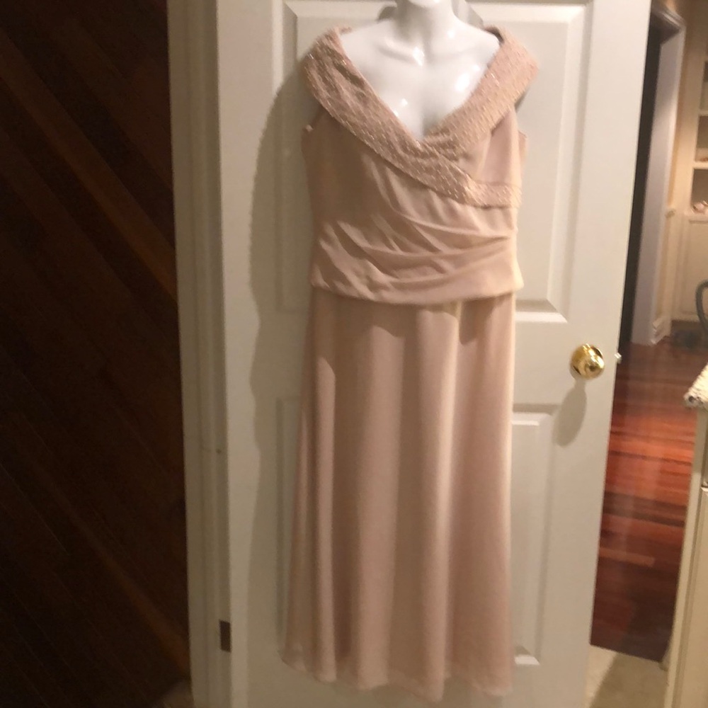 Elegant Beige Sleeveless Dress